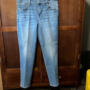 Gently worn jeans. Stretchy fabric.